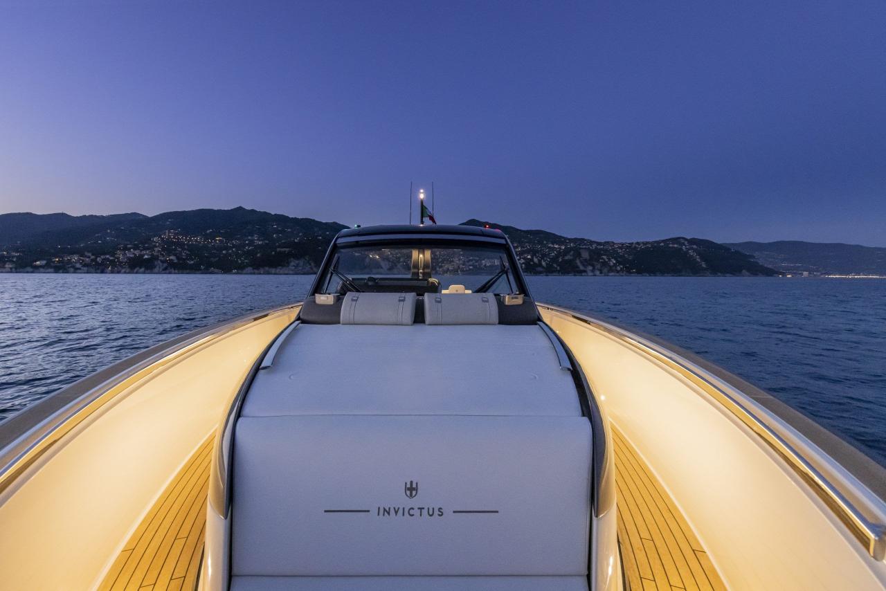 Yacht de luxe Invictus TT 460 en location à Beaulieu
