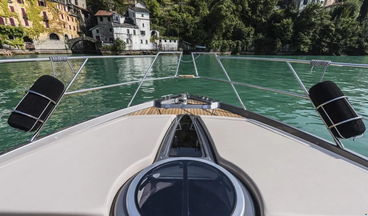 Salon intérieur et aménagements de standing du yacht Andiamo