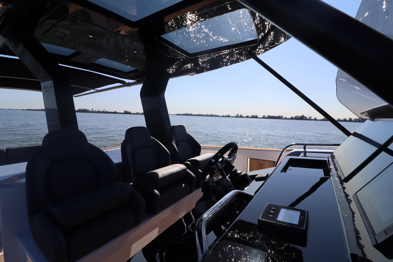Cabines et intérieur de luxe du Pardo 38 Open