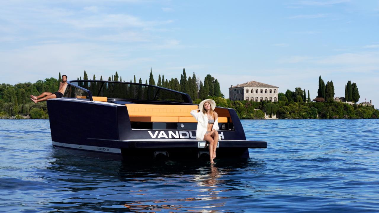 Profil épuré en mer du yacht VanDutch 40