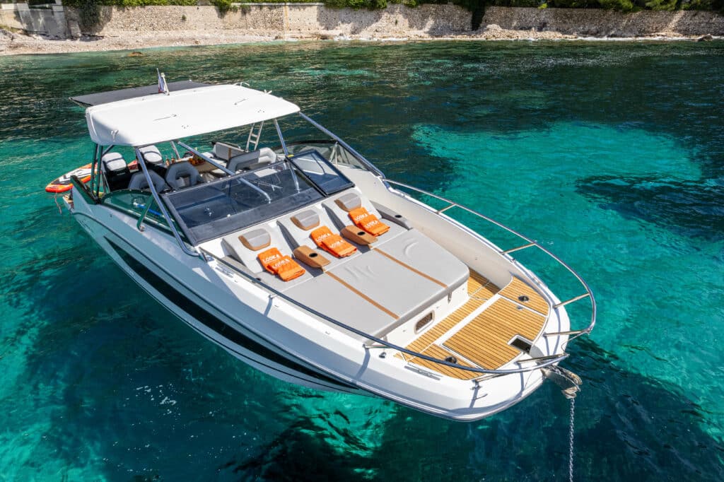 Location Beneteau Flyer 10 à Beaulieu-sur-Mer - Côte d'Azur