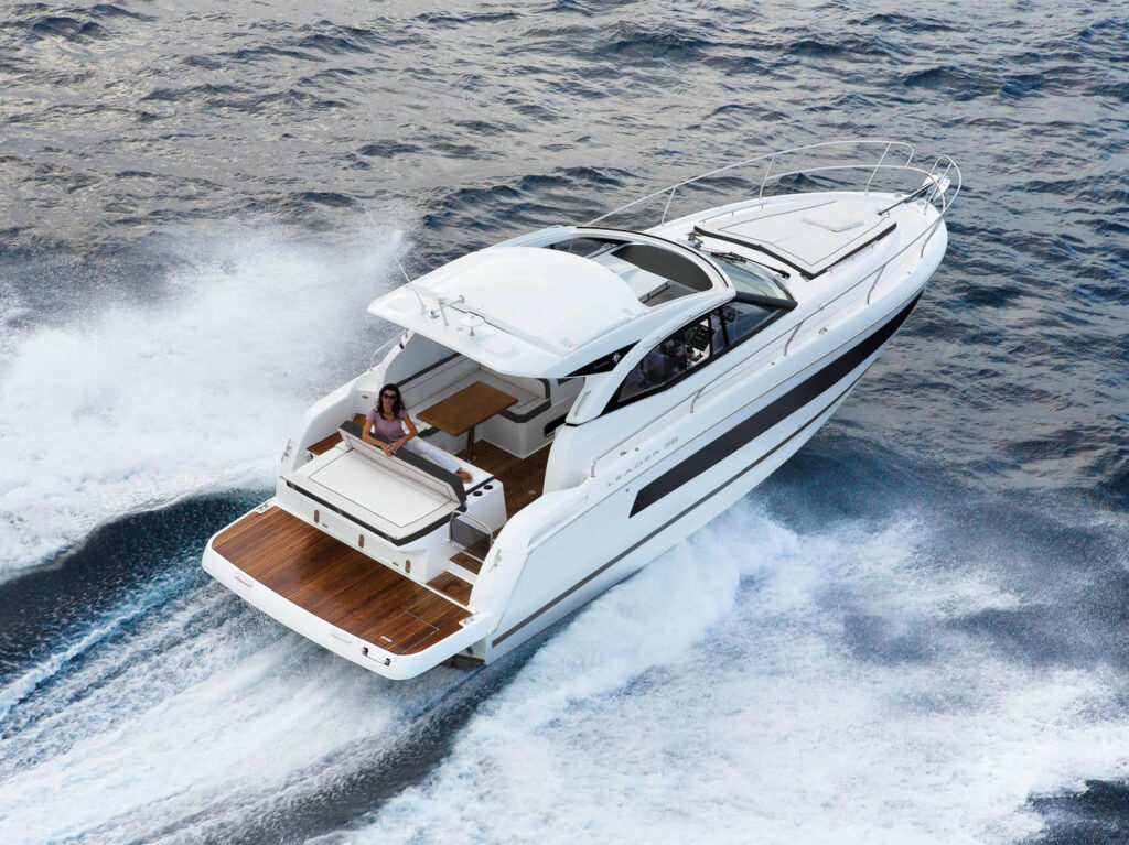 Location Jeanneau Leader 36 à Beaulieu-sur-Mer - Côte d'Azur